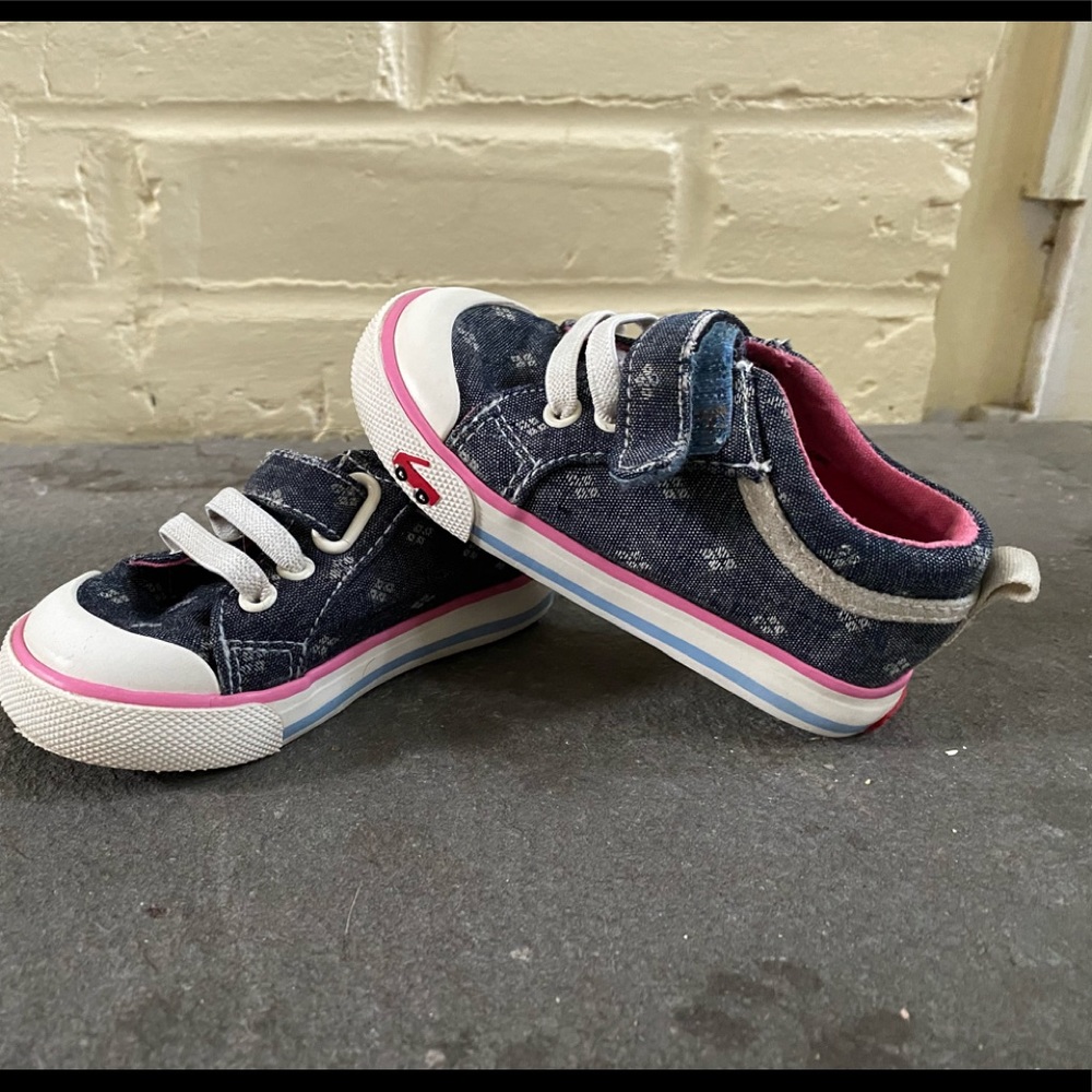 See Kai Run Kristin Sneaker (baby/toddler size 5)